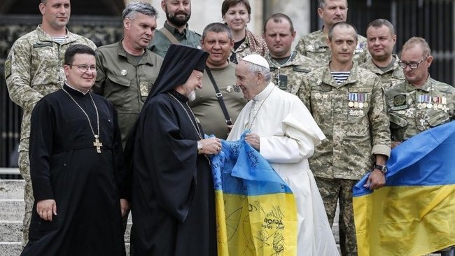 Папа Франциск приветствовал украинских военных на площади Святого Петра, - МИД 01