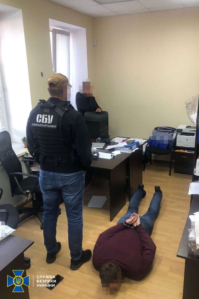 Выявлена схема получения взяток при регистрации сельхозтехники, - СБУ 01