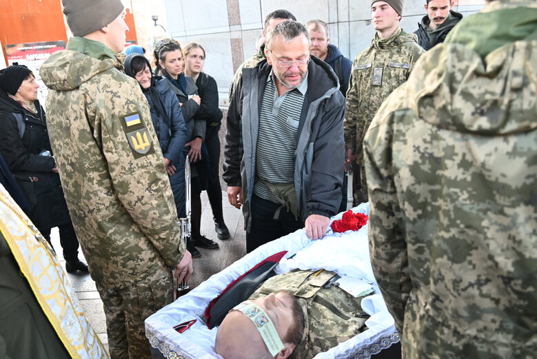 Із воїном та засновником видання Горинь Тарасом Давидюком, який загинув у бою проти окупантів на Запоріжжі, попрощалися у Києві 48