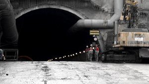 Железнодорожники начали укладывать вторую колею в Бескидском тоннеле