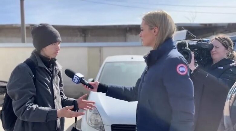 Це неймовірно, скільки людей об’єднали свої зусилля задля України. Весь світ зійшовся разом! – засновник волонтерської ініціативи Davaj Ukraine Девід Расселл 09