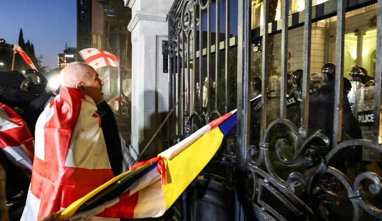 У день виборів у Грузії люди вийшли на протести - поліція застосувала водомети. ВІДЕО+ФОТОрепортаж