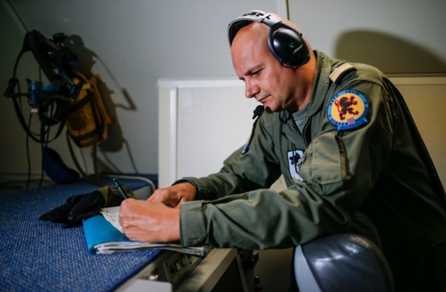 Літак-розвідник НАТО із системою AWACS приземлився в Ризі 03