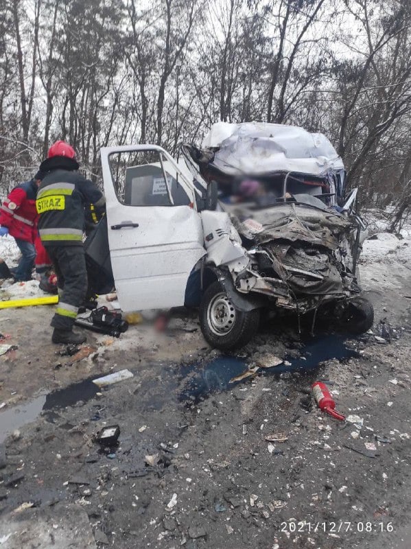 11 killed in bus and truck collision in Chernihiv region 01