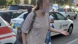 У центрі Києва затримали жінку, яка несла немовля в дорожній сумці. ФОТОрепортаж
