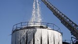 пожар спасатели пожарные нефтебаза
