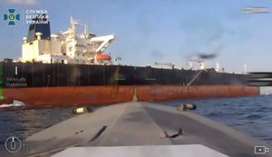 Уражено танкер "тіньового флоту" РФ "Avero" у Чорному морі та три нафтобази у Ставропольському краї, - СБУ. ВІДЕО+ФОТО