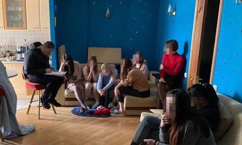 Суд арестовал заместителя начальника Департамента миграционной полиции по подозрению в крышевании борделей 04