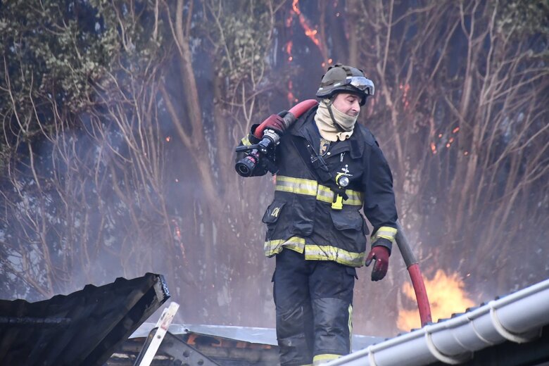 Наслідки ворожих обстрілів Херсону 12