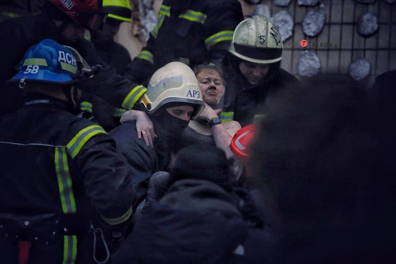 Woman was found under rubble in Dnipro 01