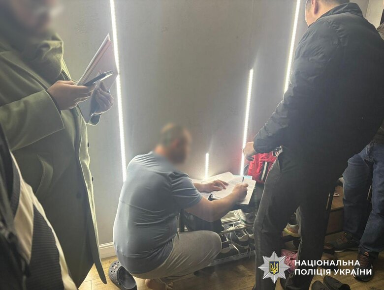 Нацполиция разоблачила аферистов, которые выманили более 2 млн долларов за землю для военных