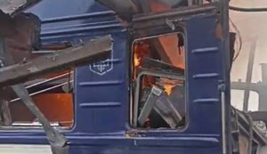 Зеленський про удар РФ по залізничному вокзалу в Шостці: десятки постраждалих, на місці були працівники "Укрзалізниці" і пасажири. ВIДЕО