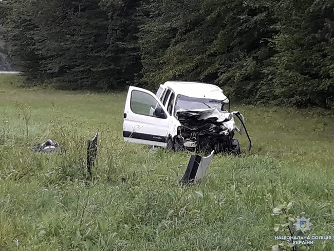 Двоє людей загинуло, троє травмовано внаслідок ДТП на Вінниччині, - поліція 01