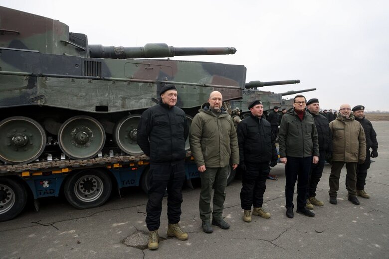 Shmyhal and Morawiecki met first 4 Leopard-2 tanks provided by Poland 02