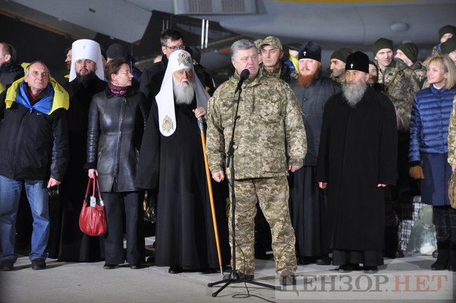 Heroes, welcome home!” liberated Ukrainian hostages enjoy warm reception at Boryspil airport 40