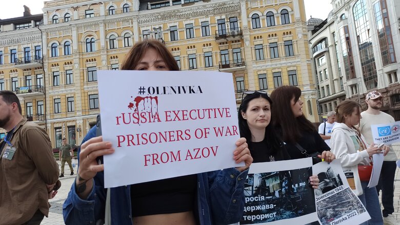 Акция Оленовка - новый Освенцим, организованная родственниками пленных защитников Азовстали, прошла в центре Киева 22