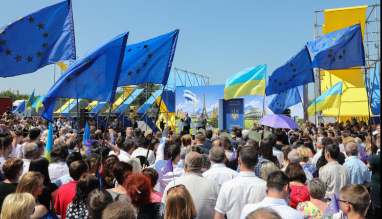 Ukrainians Celebrate Visa-Free Travel To EU