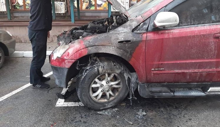 Начальнице отдела экономики и финансов ОГХК Кириченко сожгли автомобиль. ФОТОрепортаж