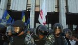 Под "Украинским домом" идут столкновения "Беркута" и оппозиции. ФОТО
