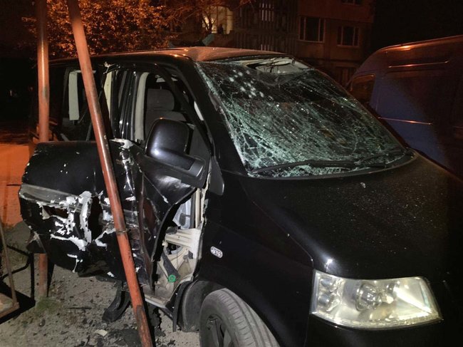 У Рівному гранатою підірвали мікроавтобус, - Нацполіція 01