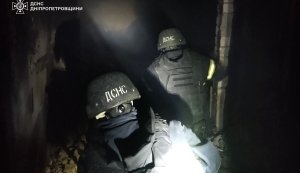 РФ нанесла удар по Днепропетровской области: ранен мужчина, поврежден подразделение ГСЧС и жилые дома. ФОТОРЕПОРТАЖ