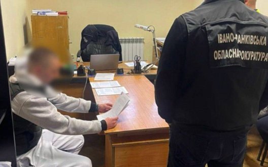 На Прикарпатті судитимуть п’ятьох чоловіків за крадіжки з банківських рахунків 33 українців. ФОТОрепортаж