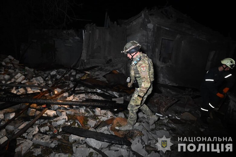 Окупанти завдали удару по об'єкту критичної інфраструктури та житловій забудові в Запоріжжі. Зруйновано щонайменше два приватні будинки.