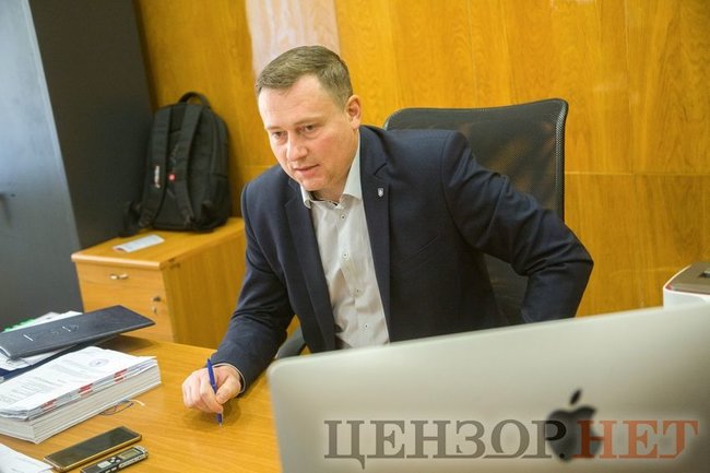 В ряде случаев я представлял Януковича, принимал участие в суде. Но его защитником я не был, - первый замглавы ГБР Александр Бабиков 11