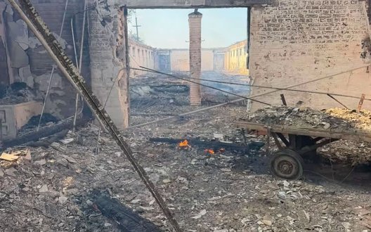 Росіяни зруйнували маточну стайню Запорізького кінного заводу: згорів дах і сінник
