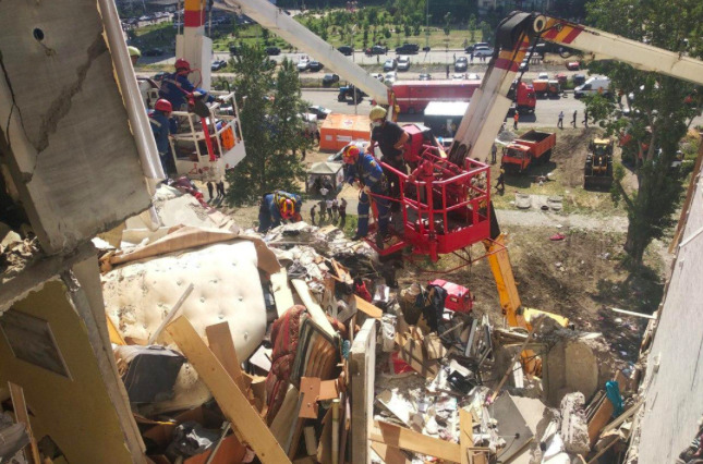В Киеве в результате взрыва газа в жилом доме погибли 3 человека 06