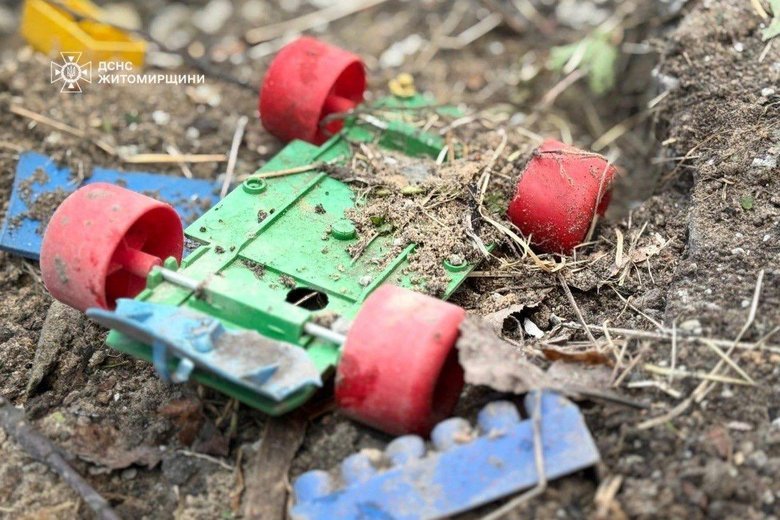 Російський удар по Житомиру: рятувальники ліквідували пожежу, постраждала дитина