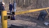 Селяне под Киевом расчистили дорогу, которую ограничили после строительства элитных домов. ВИДЕО