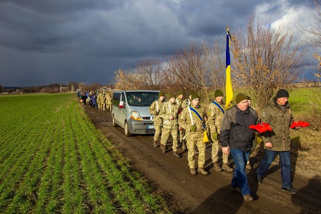 Украинского воина Василия Муху, погибшего на Донбассе, похоронили на Харьковщине 07 Украинского воина Василия Муху, погибшего на Донбассе, похоронили на Харьковщине 07