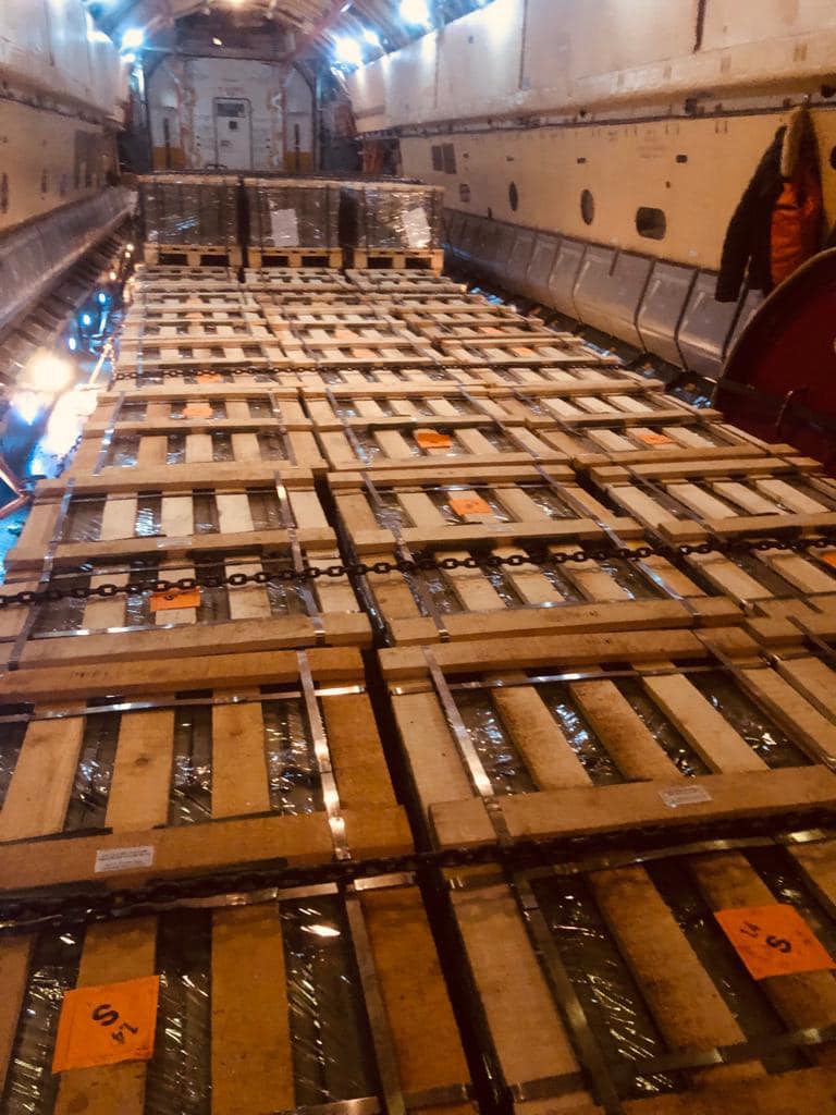 Два літаки доставили в Україну 130 тонн військової допомоги від США, - Резніков 03