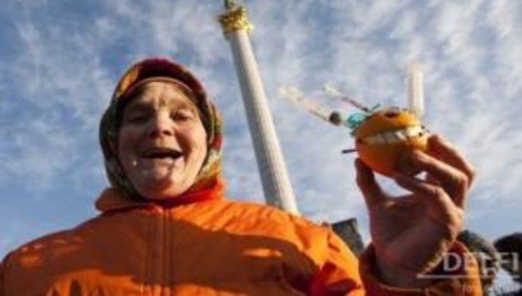 Ушла из жизни легендарная Баба Параска. Символ Помаранчевой революции - история в фотографиях. ФОТОрепортаж