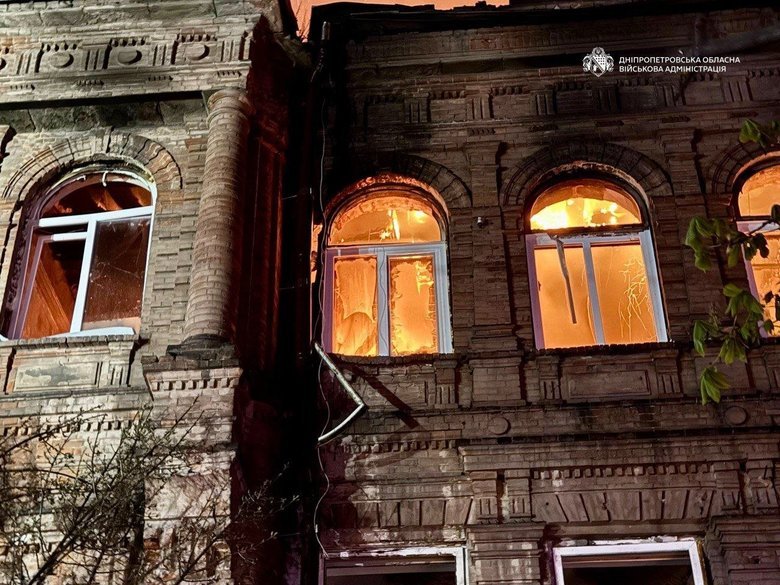Російська атака на Дніпро: загиблий, поранені та масштабні пожежі