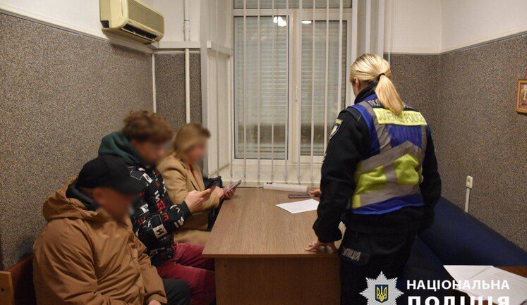 Police identify young men who blocked traffic in Kyiv and listened to Russian music: one of them has already been brought to justice. PHOTOS