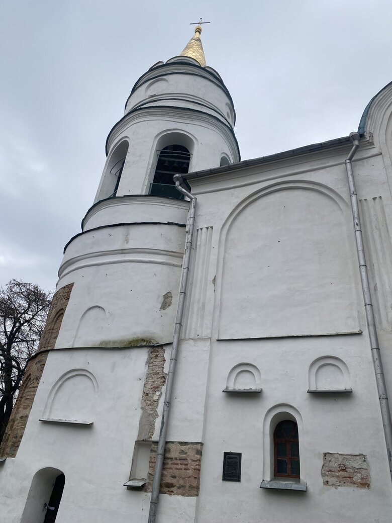 Священник УПЦ МП укусил военного в центре Чернигова 01