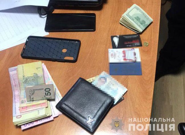 Члены квалификационно-дисциплинарной комиссии адвокатуры задержаны на Тернопольщине на взятке 2 тыс. долл., - Нацполиция 02