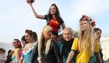На Михайловской площади полуголые девушки из Femen сыграли в футбол против сборной проституток. ФОТОрепортаж.