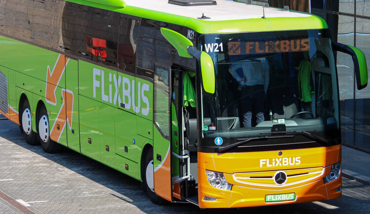 Крупнейший европейский автобусный лоукостер FlixBus начал работу в Украине (обновлено)