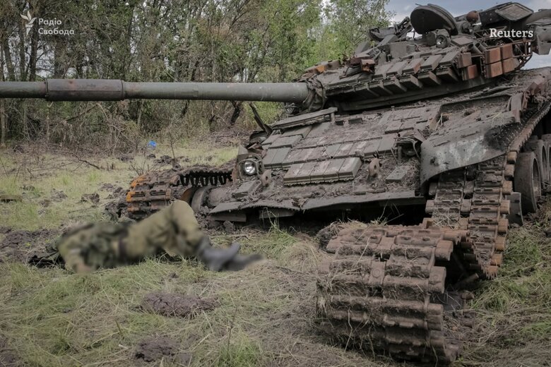 Дорога до визволеного Сторожевого всіяна трупами окупантів і спаленою бронетехнікою, - Reuters 02