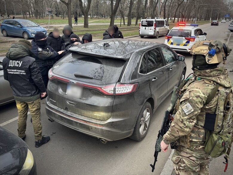 Схема незаконного переправлення чоловіків