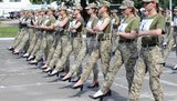 "Унижение женщин", - ряд иностранных СМИ написали о скандале вокруг курсанток и каблуков. ФОТОрепортаж