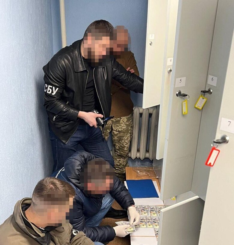 $9 тис. за оформлення документів про зняття з військового обліку: Затримано чиновника Міноборони, - Офіс Генпрокурора 08 $9 тис. за оформлення документів про зняття з військового обліку: Затримано чиновника Міноборони, - Офіс Генпрокурора 08