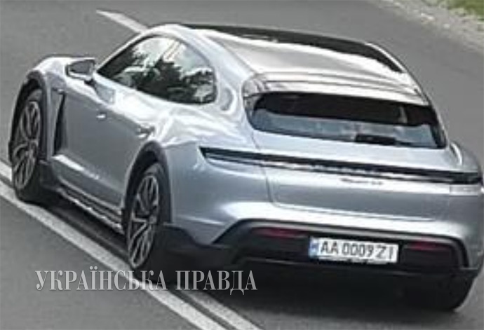 Tymoshenko drives Porsche for $100,000 and rents 1,200 sq m estate from developer Nikonov at three times the lower price, - media 02