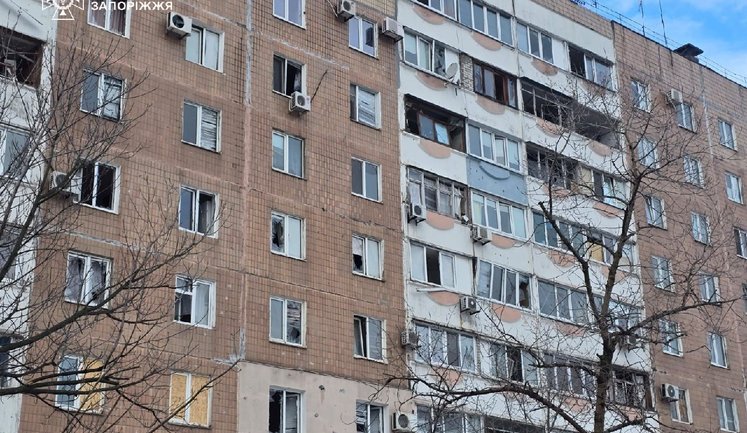 Завершено аварійно-рятувальні роботи внаслідок удару РФ по Запоріжжю: шестеро постраждалих, зокрема 15-річний хлопець. ФОТОрепортаж