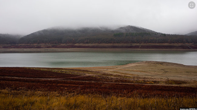 Третье по размеру водохранилище Крыма обмелело на 80% 07