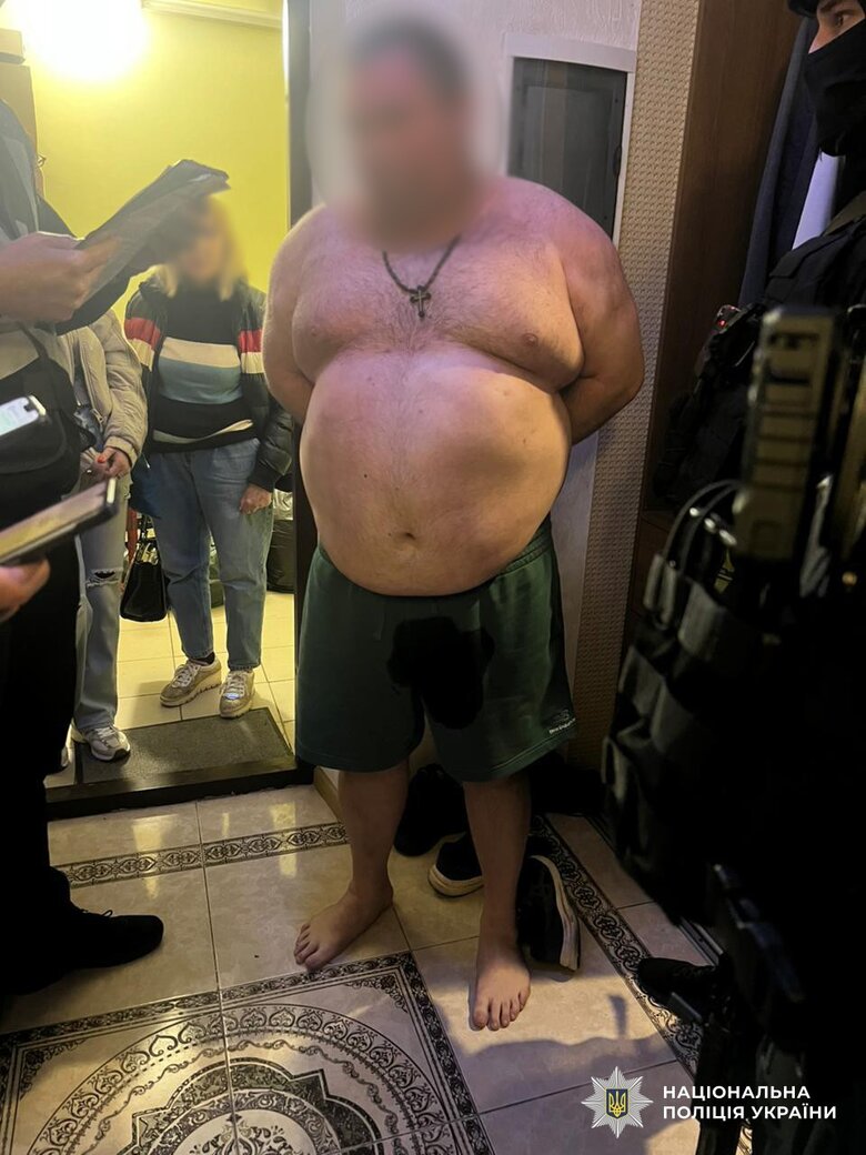 Нацполіція викрила аферистів, які виманили понад 2 млн доларів за землю для військових qtziqzkiqzkiehzrz