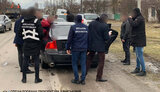 На Хмельниччині на хабарі 900 дол. попався офіцер військкомату, під час затримання він наїхав на поліцейського, - військова прокуратура. ФОТО